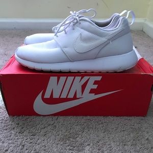 Triple White Nike Roshe 1